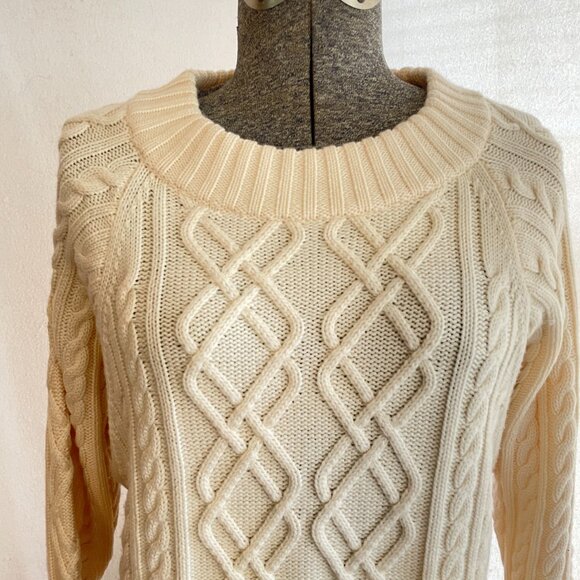 St. John NWOT cream cable knit soft wool sweater - Picture 2 of 9